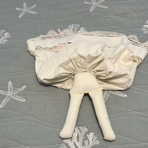 VINTAGE HANDMADE PILLOWCASE CLOTH BABY DOLL/ EXCELLENT CONDITION/ 21”CREAM COLOR - Picture 4 of 4